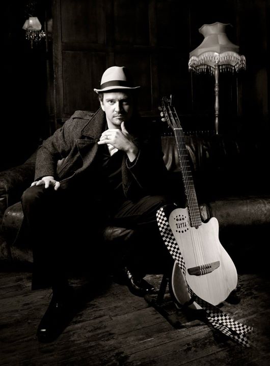 Solo Singer in London