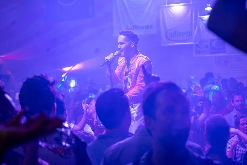 Capture the magic of Queen with Luke and his spellbinding Freddie Mercury show. Re-live not just Freddie’s camp charisma, but his electrifying stage presence and iconic costumes.