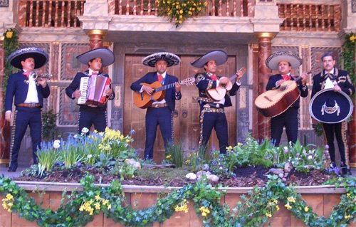 Mexican Musicians to Serenade